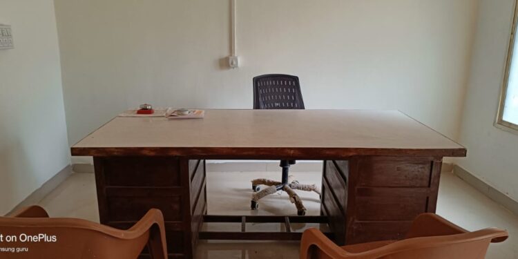 अक्कलकुवा सार्वजनिक बांधकाम कार्यालयाचा गलथान कारभार, रावसाहेब नेहमीच राहतात “कवरेज क्षेत्राच्या बाहेर”