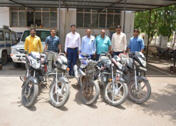 करणखेडा येथून विना नंबरच्या पाच दुचाकी पोलिसांनी केल्या जप्त