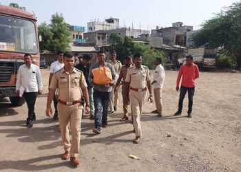 शिरपूर-सुरत बसमध्ये आढळला आठ किलो गांजा