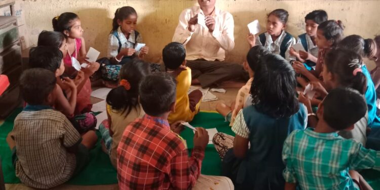 जिल्ह्यात स्वयंसेवकांच्या मदतीने राबवले जात आहेत समर कॅम्प