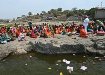 श्री.स्वामी समर्थ केंन्द्रातर्फे तापी पात्राची स्वच्छता
