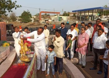 महाराणा प्रतापसिंह जयंतीनिमित्ताने केले दुधाभिषेक- महाआरती