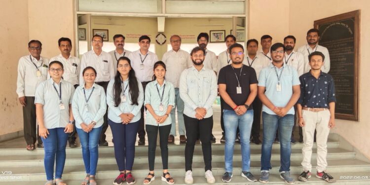 डी.एन.पटेल अभियांत्रिकी महाविद्यालयाचे अंतीम वर्षातील विद्यार्थ्यांची विविध कंपनीत निवड