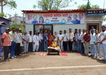 तळोदा येथे राष्ट्रवादीतर्फे शिवराज्यभिषेक दिवस साजरा, छत्रपतींच्या पुतळ्याला पंचामृत दुग्धाभिषेक करून केला अभिषेक