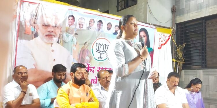 वसईकर दाम्पत्यांच्या पाठपुराव्याने 800 लाभार्थ्यांना मिळाला विविध योजनांचा लाभ