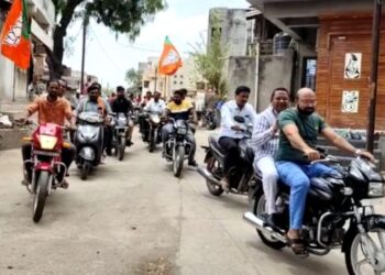 नवापूर येथे भगवान बिरसा मुंडा यांच्या स्मृतिदिनानिमित भाजपातर्फे भरत गावीत यांच्या नेतृत्वाखाली काढण्यात आली मोटार सायकल रॅली