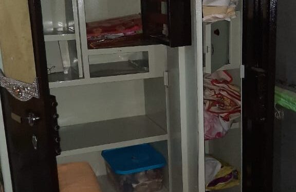 कळंबू येथील घरफोडी प्रकरणी पोलिसात एक लाख लंपासची नोंद, मात्र शेतकरी म्हणतो साडे पाच लाख रोख व २५ तोळे सोने गेले चोरीला