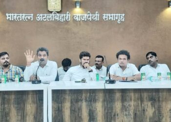 उत्तर महाराष्ट्र विद्यापीठावर शिवसेनेचा झेंडा फडकवा;मिलिंद साटम,नंदुरबारात बैठक