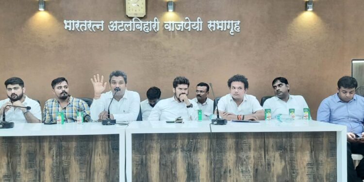 उत्तर महाराष्ट्र विद्यापीठावर शिवसेनेचा झेंडा फडकवा;मिलिंद साटम,नंदुरबारात बैठक