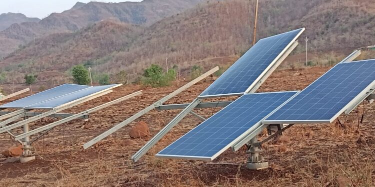 तळोदा तालुक्यात वादळी वाऱ्यामुळे सोलर कृषी पंपचे नुकसान