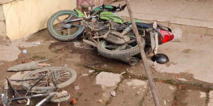 अक्कलकुवा येथे आक्षेपार्ह व्हॉटसप स्टेटस  ठेवण्याच्या वादातुन तुफान दगडफेक,दुचाकीसह, चार चाकी गाड्यांचे नुकसान