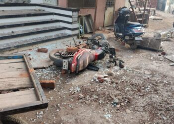 अक्कलकुवा येथे आक्षेपार्ह व्हॉटसप स्टेटस  ठेवण्याच्या वादातुन तुफान दगडफेक,दुचाकीसह, चार चाकी गाड्यांचे नुकसान