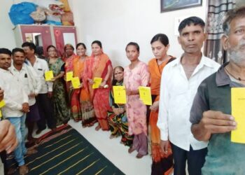 प्रकाशा येथे १६ दिव्यांगांना रेशन कार्ड वाटप