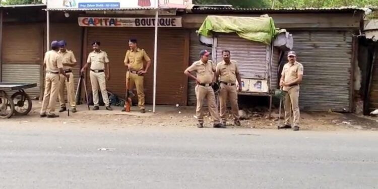 अक्कलकुवा येथे दगडफेक प्रकरणी 24 संशयितांना अटक , विशेष पोलीस महानिरीक्षक यांनी केली पाहणी