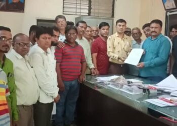 नगरसेवकांवर रोष : रस्त्यांसाठी निधी मंजुर करुन करा, अन्यथा आगामी पालिका निवडणुकीवर बहिष्कार