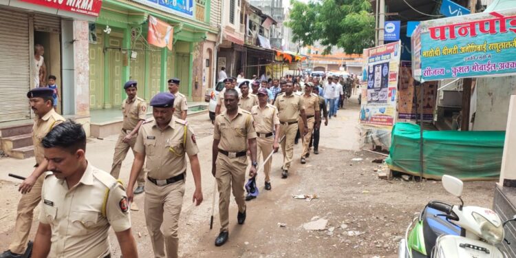 अक्कलकुव्यातील घटनेच्या धर्तीवर नंदुरबार जिल्हा पोलीस दलाचे सशस्त्र पथसंचलन, 28 जणांना अटक