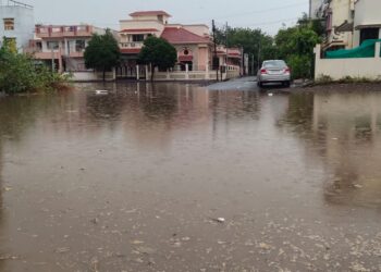 शहादा येथे मुसळधार पावसामूळे नवीन वसाहतींमध्ये साचले पाणी