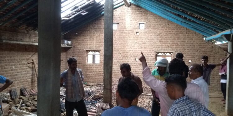 उमराणी खुर्द येथे घराला लागलेल्या आगीत संसार उपयोगी वस्तु जळुन खाक