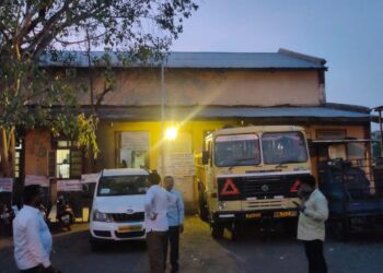 न्यायालयाच्या आदेशाने नंदूरबार बसस्थानका समोरील महावितरणचे कार्यालय ३५ वर्षांनी करण्यात आले खाली