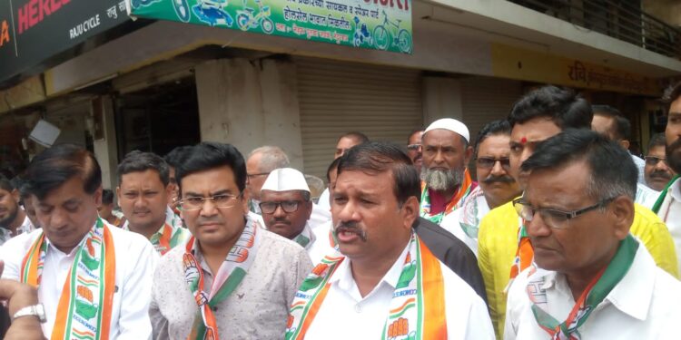 ॲड.पद्माकर वळवी यांच्या नेतृत्वाखाली जिल्हा कॉंग्रेस कमिटीतर्फे केंद्र सरकार विरोधात आंदोलन