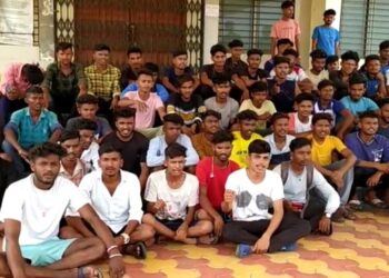 शासकीय आदिवासी वस्तीगृहाच्या अधीक्षकांच्या मनमानी कारभाराविरोधात विद्यार्थ्यांचे धरणे आंदोलन