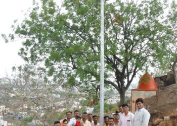 काशिनाथ बाबा मंदिरावर 51 वर्षानंतर पोहोचली विज