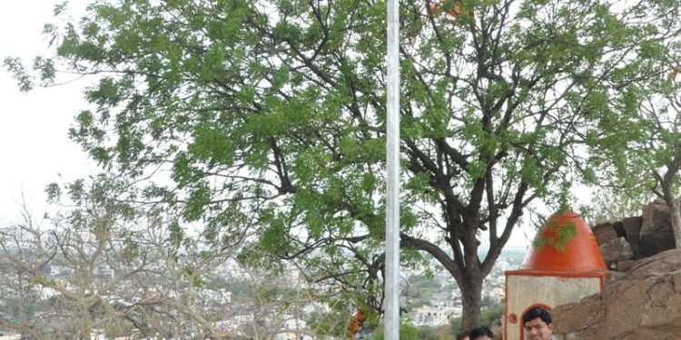 काशिनाथ बाबा मंदिरावर 51 वर्षानंतर पोहोचली विज