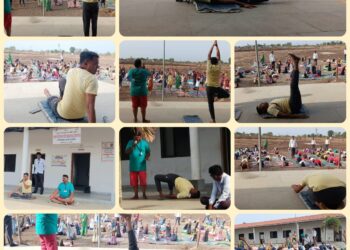 शेजवा माध्यमिक विद्यालयात योगशिक्षक आनंदराव पवार यांनी विद्यार्थ्यांना दिले प्राणायामचे धडे