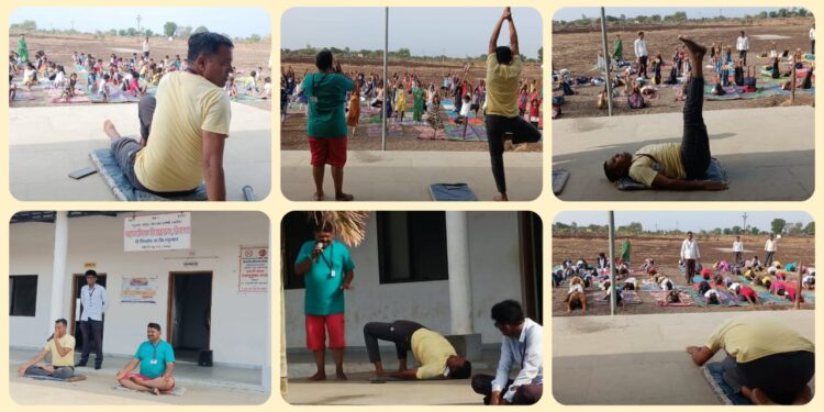 शेजवा माध्यमिक विद्यालयात योगशिक्षक आनंदराव पवार यांनी विद्यार्थ्यांना दिले प्राणायामचे धडे