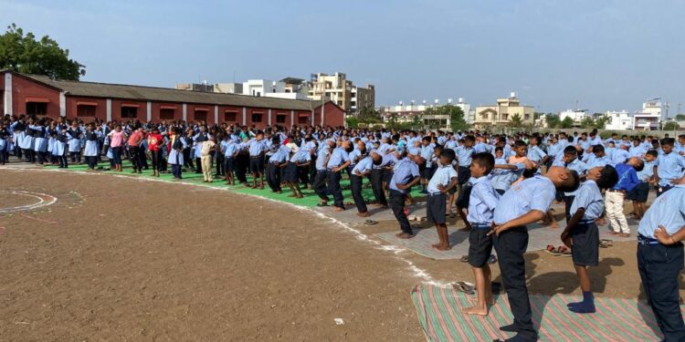 नंदूरबार येथील एस.ए.मिशन हायस्कूल येथे योग दिवस साजरा