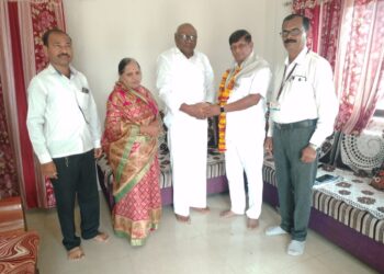 राज्य संस्थाचालक महामंडळावर राजेंद्र कृष्णराव गावित यांनी निवड, भास्करराव पाटील यांनी केला सपत्नीक सत्कार