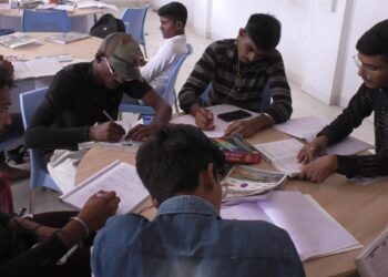 स्पर्धा परीक्षा देणाऱ्या तरुणांची पंढरी : धुळ्यातील ग्रंथ भवन