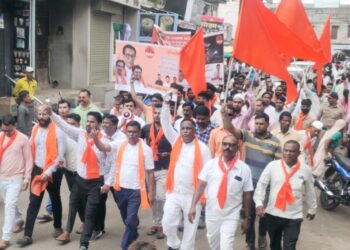 नवापूर येथे एकनाथ शिंदे यांच्या बंडखोरी केल्याच्या निषेधार्थ शिवसेनेतर्फे निषेध मोर्चा