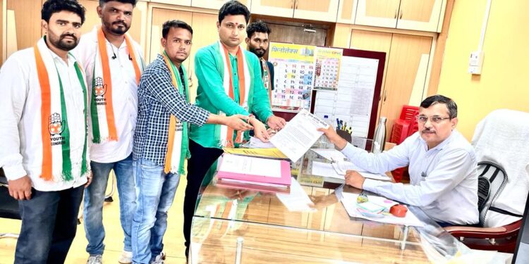 पालकमंत्री ॲड. के. सी. पाडवी यांच्या बद्दल बदनामीकारक पोस्ट केल्याने ग्रामसेवकाविरुद्ध पोलिसात तक्रार