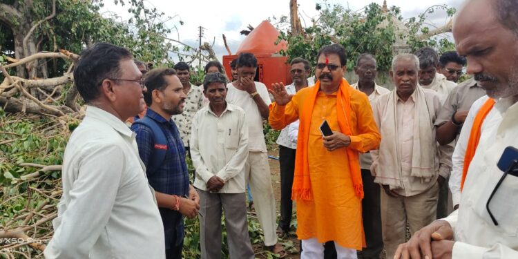 नुकसानग्रस्त भागाची पाहणी :प्रशासनाला तात्काळ पंचनामे करून नुकसान ग्रस्तांना भरपाई  द्यावी : आ. आमश्या पाडवी