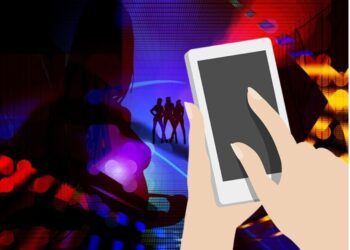 अश्लील व्हिडीओ कॉल करुन खंडणी मागणाऱ्या महिलेसह पोलीस कर्मचारी व तथाकथीत पत्रकाराला अटक