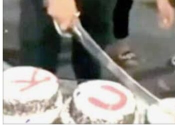 तलवारीने केक कापून वाढदिवस साजरा करणे पडले महागात , तरुणाला तलवारीसह अटक