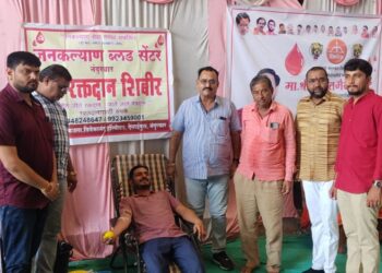 खापर येथे युवासेना जिल्हाप्रमुख ललित जाट यांच्या वाढदिवसानिमित्त ४४ दात्यांनी केले रक्तदान