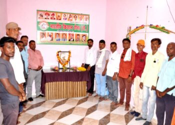 भगवान बिरसा मुंडा यांच्या पुण्यतिथीनिमित्त किसान सेनेतर्फे अभिवादन