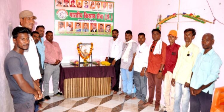 भगवान बिरसा मुंडा यांच्या पुण्यतिथीनिमित्त किसान सेनेतर्फे अभिवादन