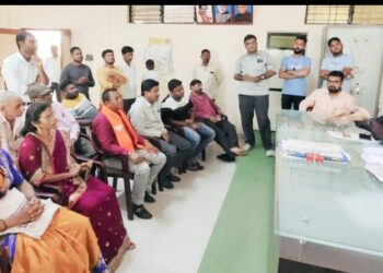 भाजपा तालुका अध्यक्ष भरत गावीत यांचे तहसील कार्यालयात दोन तास ठिय्या आंदोलन