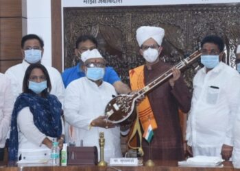 मुख्यमंत्री उद्धव ठाकरे यांना आषाढीच्या महापूजेचे मंदिर समितीकडून निमंत्रण