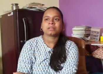 कोरोनामुळे आई वडीलांचे छत्र हरपल्यानंतरही गायत्रीने मिळविले ८४.४० टक्के गुण