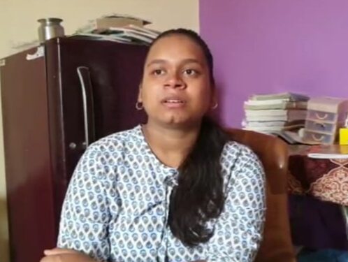 कोरोनामुळे आई वडीलांचे छत्र हरपल्यानंतरही गायत्रीने मिळविले ८४.४० टक्के गुण