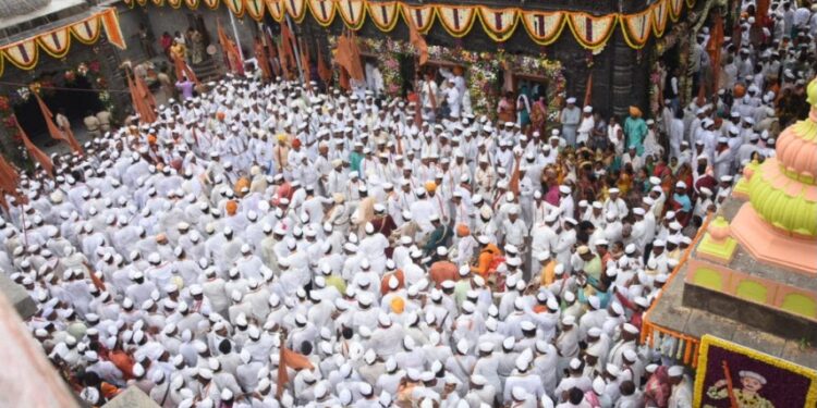 टाळ-मृदंगाच्या गजरात देहू येथून तुकाराम महाराज पालखीचे प्रस्थान