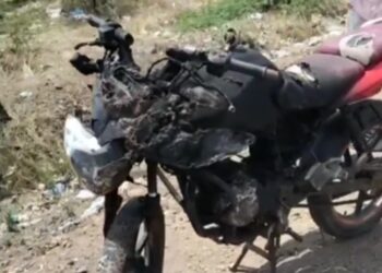 अचानक लागलेल्या आगीत दुचाकी जळुन खाक