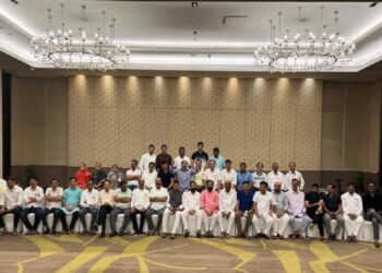 शिवसेनेचे बंडखोर पाच मंत्री आणि चार राज्यमंत्री यांच्याकडील खात्यांचे फेरवाटप