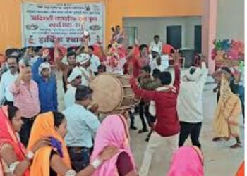 आदिवासी पारंपारिक नृत्य कला स्पर्धांचे आयोजन