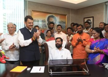 मुख्यमंत्री एकनाथ शिंदे यांनी केला मंत्रालयातील दालनातून कामकाजाला प्रारंभ