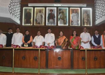 महाराष्‍ट्र विधानपरिषदेवर निर्वाचित झालेल्या आ. आमश्या पाडवी यांनी घेतली शपथ